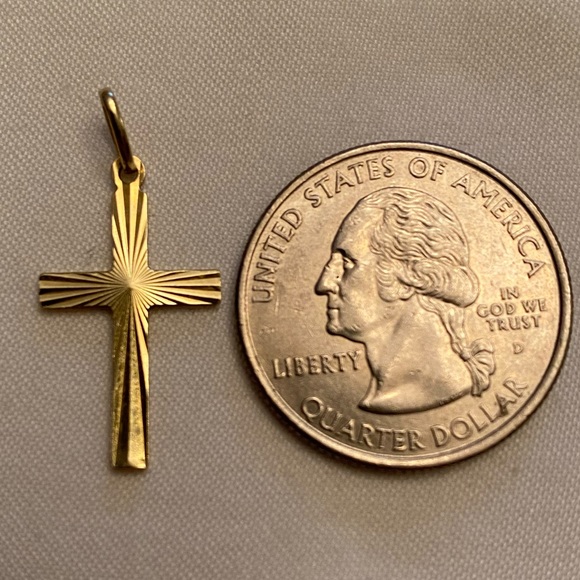 Solid 14 K Yellow Gold Cross Pendant 1" Long Italy Religious Icon 1.11 Grams - Picture 3 of 8